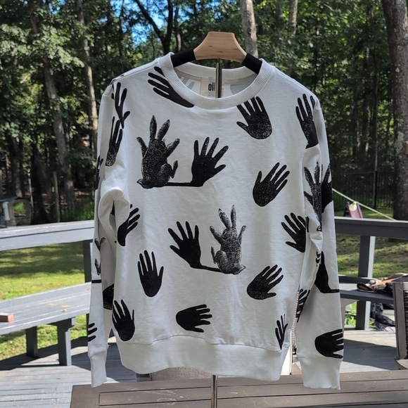 Oii Black And White Rabbit Hands Crewneck Sweatshirt Unisex - Picture 1 of 6